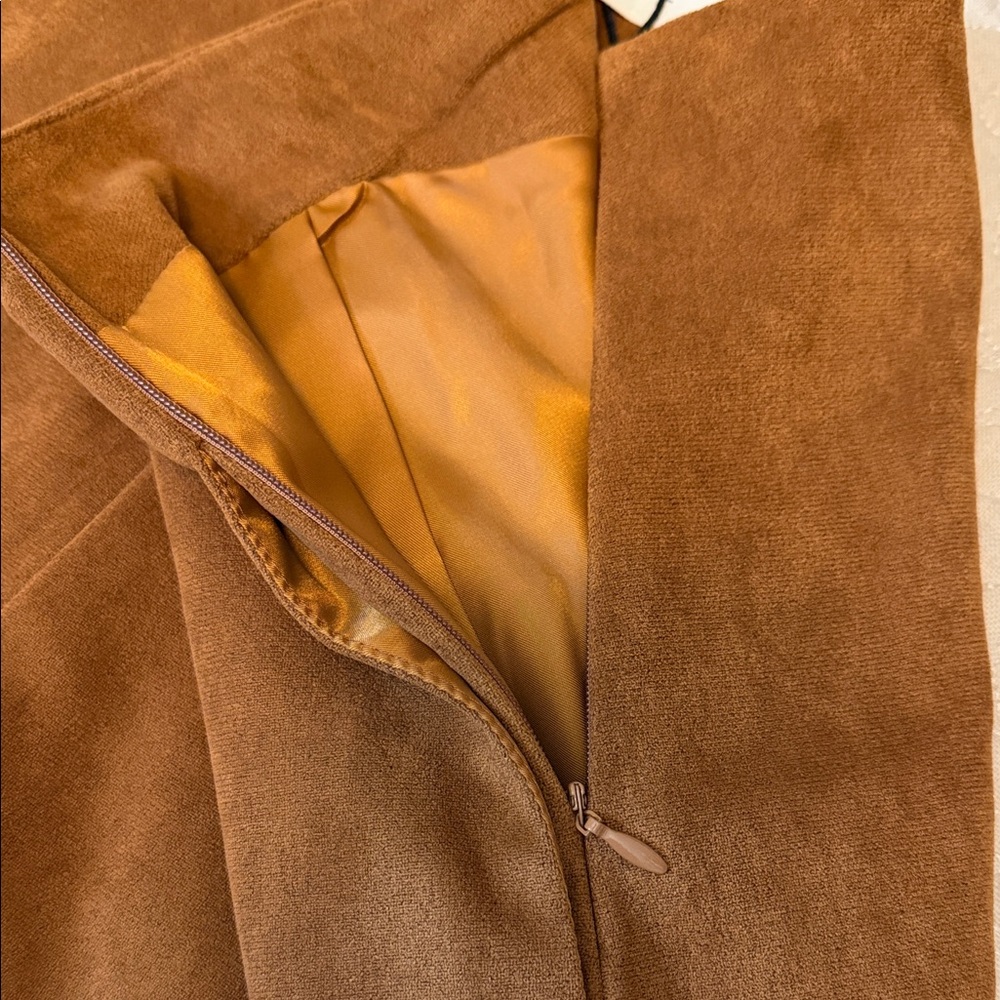 Commense Size Medium High-Waist Rust Brown Suede-Look Shorts with Gold Buttons - Picture 6 of 7